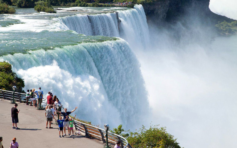 Niagara-Selaleleri-Kanada-Horseshoe-Selalesi-Maid-of-the-Mist